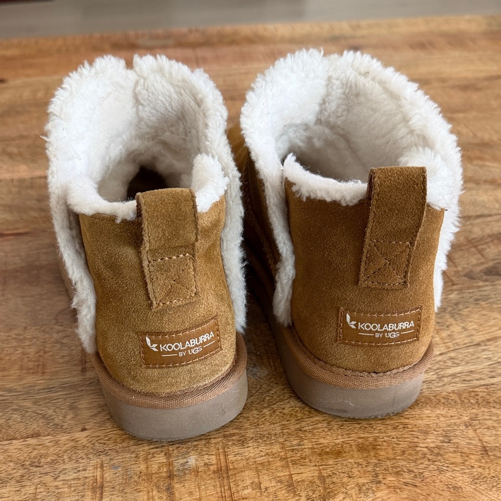 Koolaburra by UGG Winter Boots with Cream Fur Lining - Picture 2 of 6